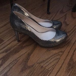 NWOT Vince Camuto Silver Heel Size 6